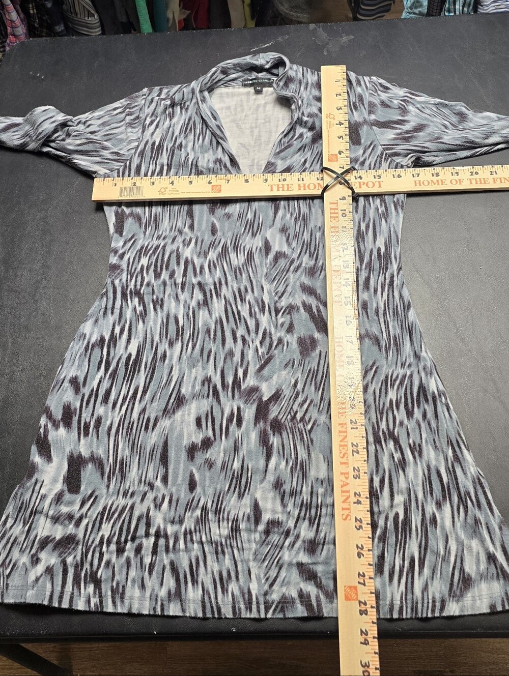 Fabrizio Gianni Italy Luxury Tunic Blouse M Slinky Knit Abstract Animal Print - Picture 7 of 8